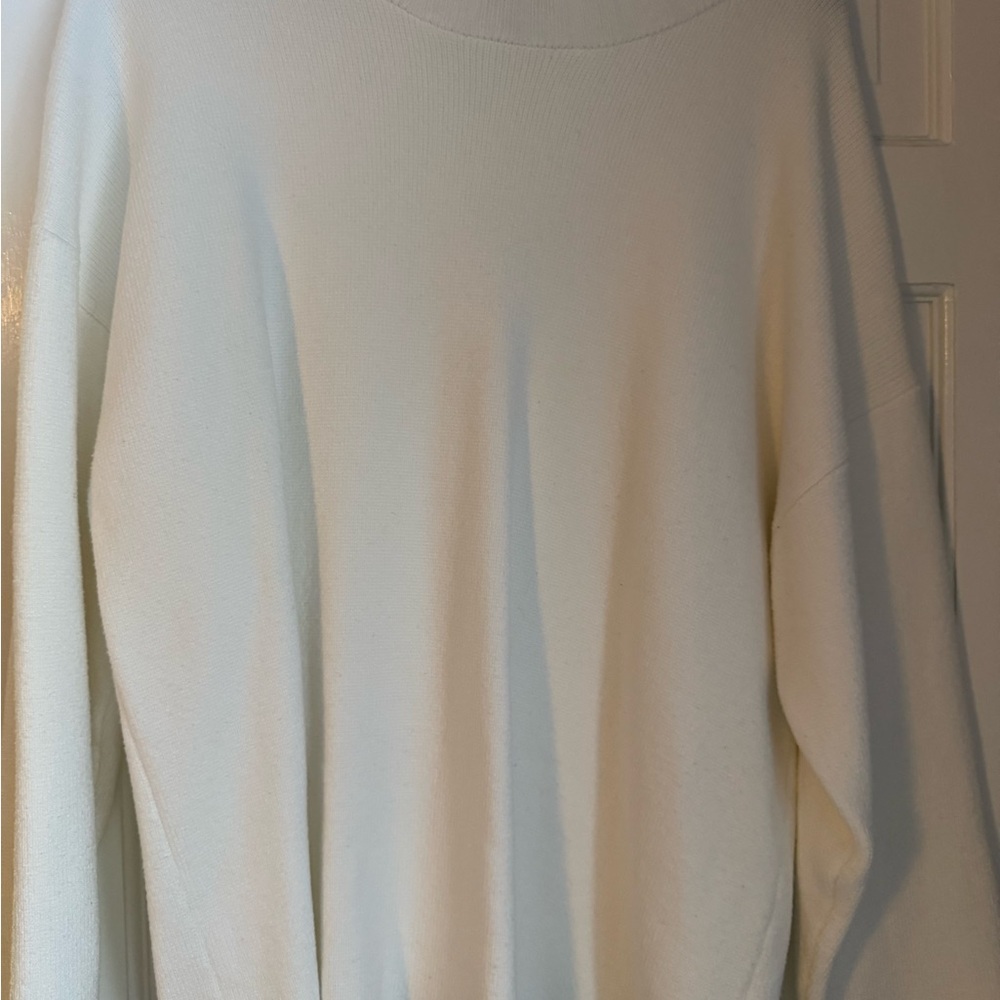 Versona Classic White Women's Sweater and Pantsuit